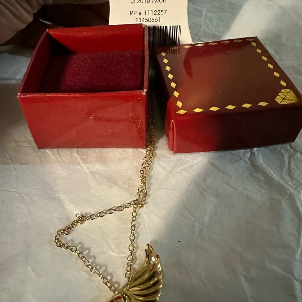 Avon vintage FAVORITE TREASURE PENDANT NECKLACE- LOCK AND KEY - Picture 14 of 15